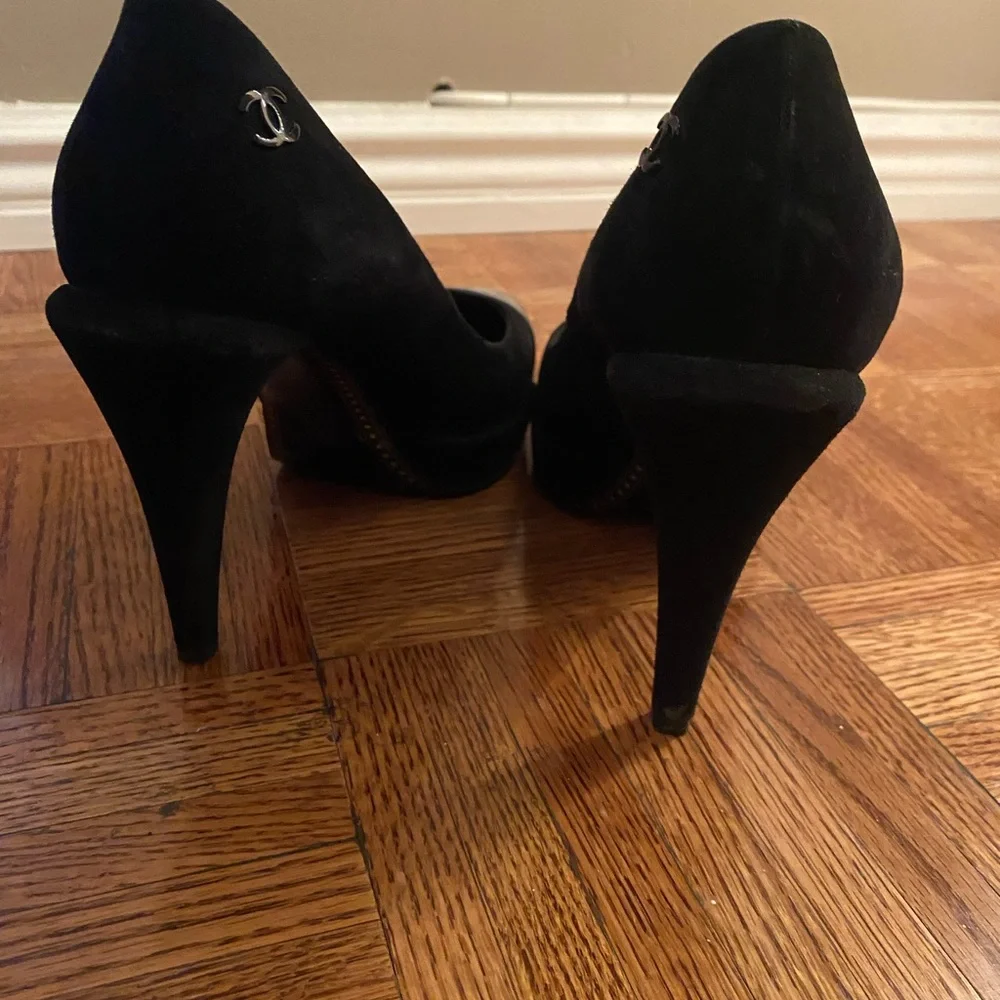 Chanel Black Suede Platform Pumps - Picture 4 of 6